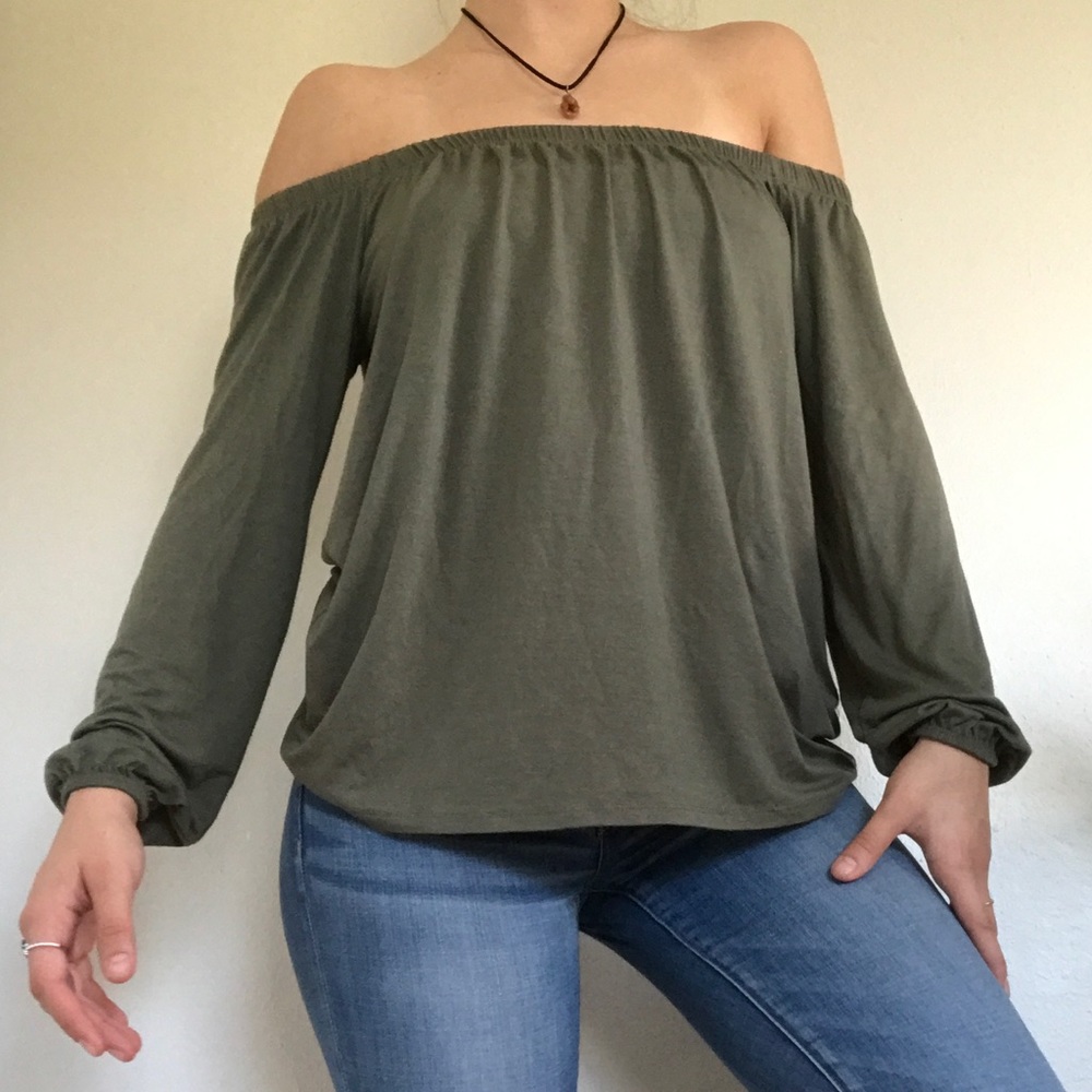 Beautiful Hollister off the shoulder top